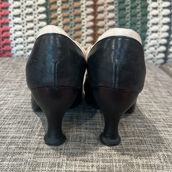 Black and white John Fluevog heels - 7.5 - Picture 6 of 12